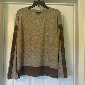 New - Tint & Shadow - tan & brown long sleeve top - size PXL